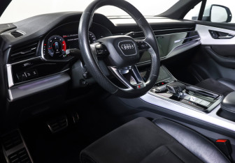 Подержанный автомобиль Audi Q7 2020 года (15 фото)