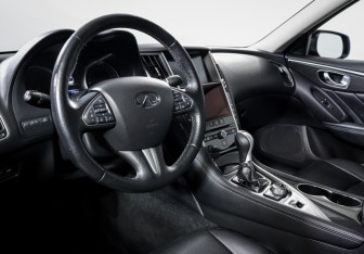 Подержанный автомобиль Infiniti Q50 2014 года (14 фото)