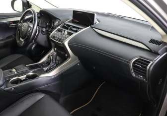 Подержанный автомобиль Lexus NX 2021 года (10 фото)