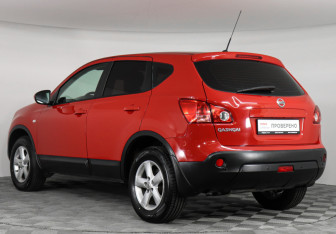 Подержанный автомобиль Nissan Qashqai 2008 года (7 фото)