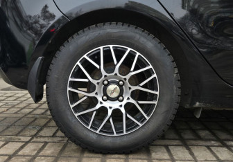 Подержанный автомобиль Kia Rio Hatchback 2016 года (13 фото)