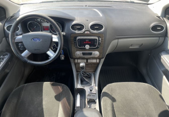 Подержанный автомобиль Ford Focus Sedan 2008 года (10 фото)