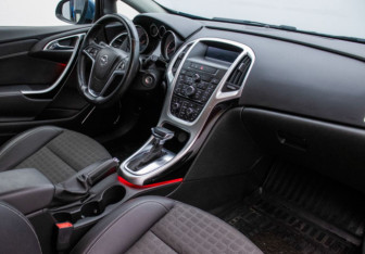 Подержанный автомобиль Opel Astra Hatchback 2013 года (10 фото)
