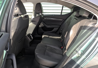 Подержанный автомобиль Skoda Octavia Liftback 2021 года (12 фото)