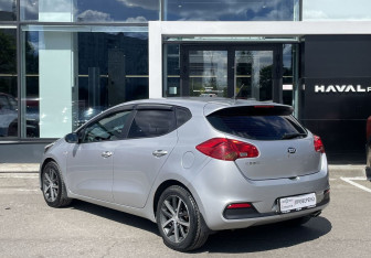 Подержанный автомобиль Kia Ceed Hatchback 2013 года (7 фото)