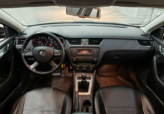 Подержанный автомобиль Skoda Octavia Liftback 2014 года (11 фото)