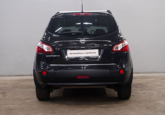 Подержанный автомобиль Nissan Qashqai+2 2011 года (6 фото)