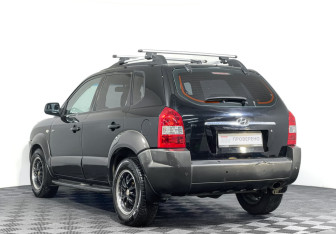 Подержанный автомобиль Hyundai Tucson 2006 года (7 фото)