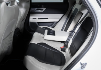 Подержанный автомобиль Jaguar XF Sedan 2019 года (10 фото)