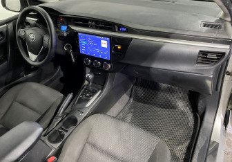 Подержанный автомобиль Toyota Corolla Sedan 2013 года (11 фото)