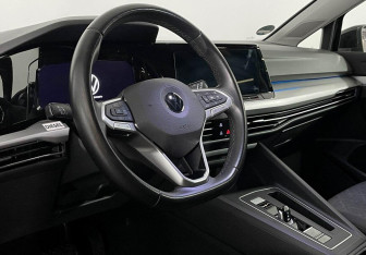 Подержанный автомобиль Volkswagen Golf Hatchback 2020 года (6 фото)