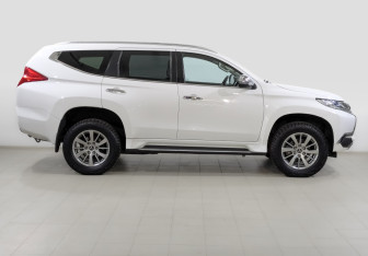 Подержанный автомобиль Mitsubishi Pajero Sport 2018 года (4 фото)