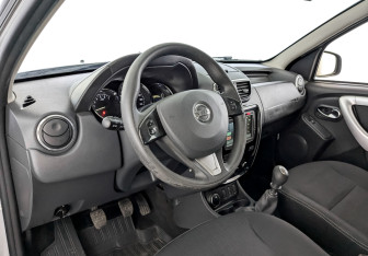 Подержанный автомобиль Nissan Terrano 2021 года (16 фото)