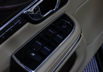 Подержанный автомобиль Jaguar XJ 2013 года (21 фото)