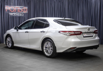 Подержанный автомобиль Toyota Camry Sedan 2020 года (7 фото)