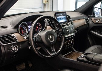 Подержанный автомобиль Mercedes-Benz GLE 2015 года (12 фото)