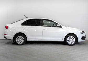 Подержанный автомобиль Skoda Rapid Liftback 2021 года (4 фото)