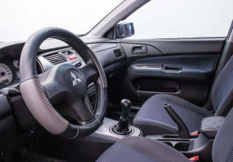 Подержанный автомобиль Mitsubishi Lancer Wagon 2006 года (10 фото)