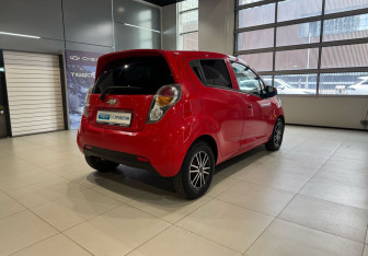 Подержанный автомобиль Chevrolet Spark 2011 года (4 фото)