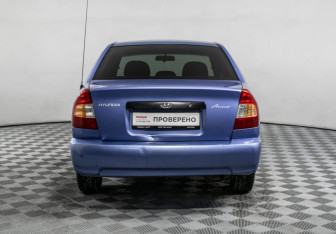 Подержанный автомобиль Hyundai Accent Sedan 2004 года (6 фото)