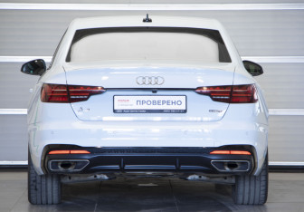 Подержанный автомобиль Audi A4 Sedan 2021 года (5 фото)