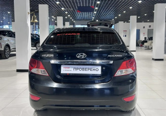 Подержанный автомобиль Hyundai Solaris Sedan 2011 года (5 фото)