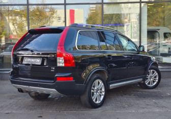 Подержанный автомобиль Volvo XC90 2011 года (7 фото)