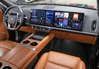 Подержанный автомобиль LiXiang L9 2023 года (12 фото)