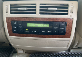 Подержанный автомобиль Toyota Land Cruiser Suv 2013 года (22 фото)