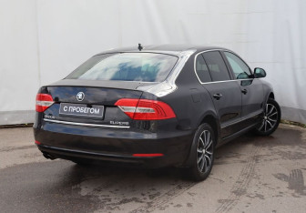 Подержанный автомобиль Skoda Superb Liftback 2013 года (4 фото)