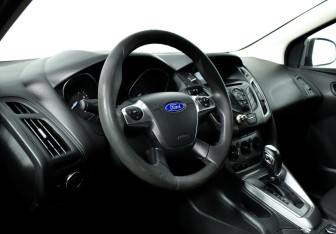 Подержанный автомобиль Ford Focus Sedan 2013 года (9 фото)