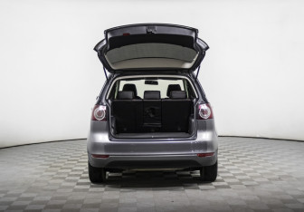 Подержанный автомобиль Volkswagen Golf Plus 2013 года (16 фото)