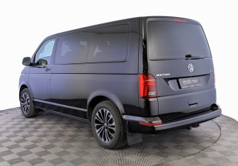 Подержанный автомобиль Volkswagen Multivan 2021 года (7 фото)