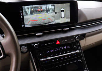 Подержанный автомобиль Kia Carnival 2021 года (12 фото)