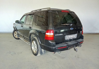 Подержанный автомобиль Ford Explorer 2003 года (4 фото)