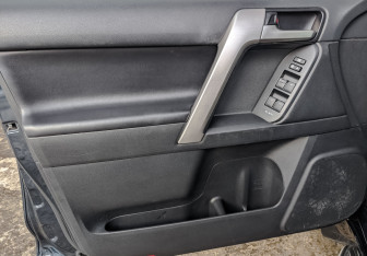 Подержанный автомобиль Toyota Land Cruiser Prado 2021 года (18 фото)