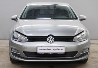 Подержанный автомобиль Volkswagen Golf Hatchback 2012 года (2 фото)