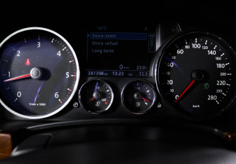 Подержанный автомобиль Volkswagen Touareg 2008 года (11 фото)