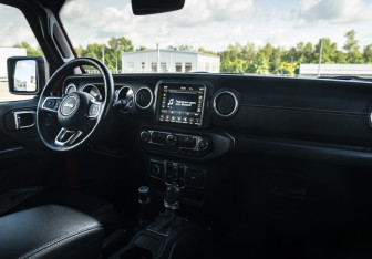 Подержанный автомобиль Jeep Wrangler 2018 года (19 фото)