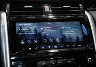 Подержанный автомобиль Land Rover Discovery 2017 года (33 фото)