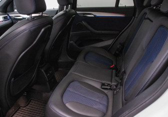 Подержанный автомобиль BMW X1 2021 года (11 фото)