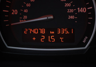 Подержанный автомобиль BMW X3 2005 года (12 фото)
