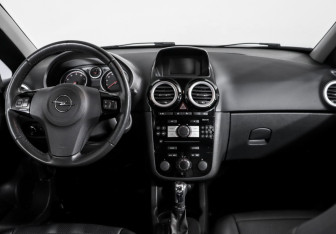 Подержанный автомобиль Opel Corsa 2010 года (12 фото)