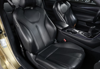 Подержанный автомобиль Infiniti Q60 Coupe 2017 года (11 фото)