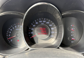 Подержанный автомобиль Kia Rio Hatchback 2013 года (18 фото)