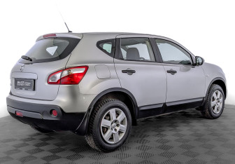Подержанный автомобиль Nissan Qashqai 2012 года (5 фото)