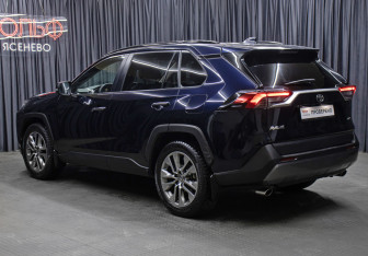 Подержанный автомобиль Toyota RAV4 2020 года (7 фото)