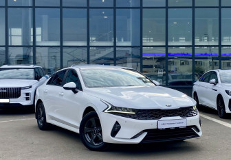 Подержанный автомобиль Kia K5 2020 года (3 фото)