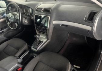Подержанный автомобиль Skoda Octavia Liftback 2011 года (11 фото)
