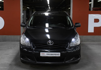 Подержанный автомобиль Toyota Verso 2009 года (2 фото)